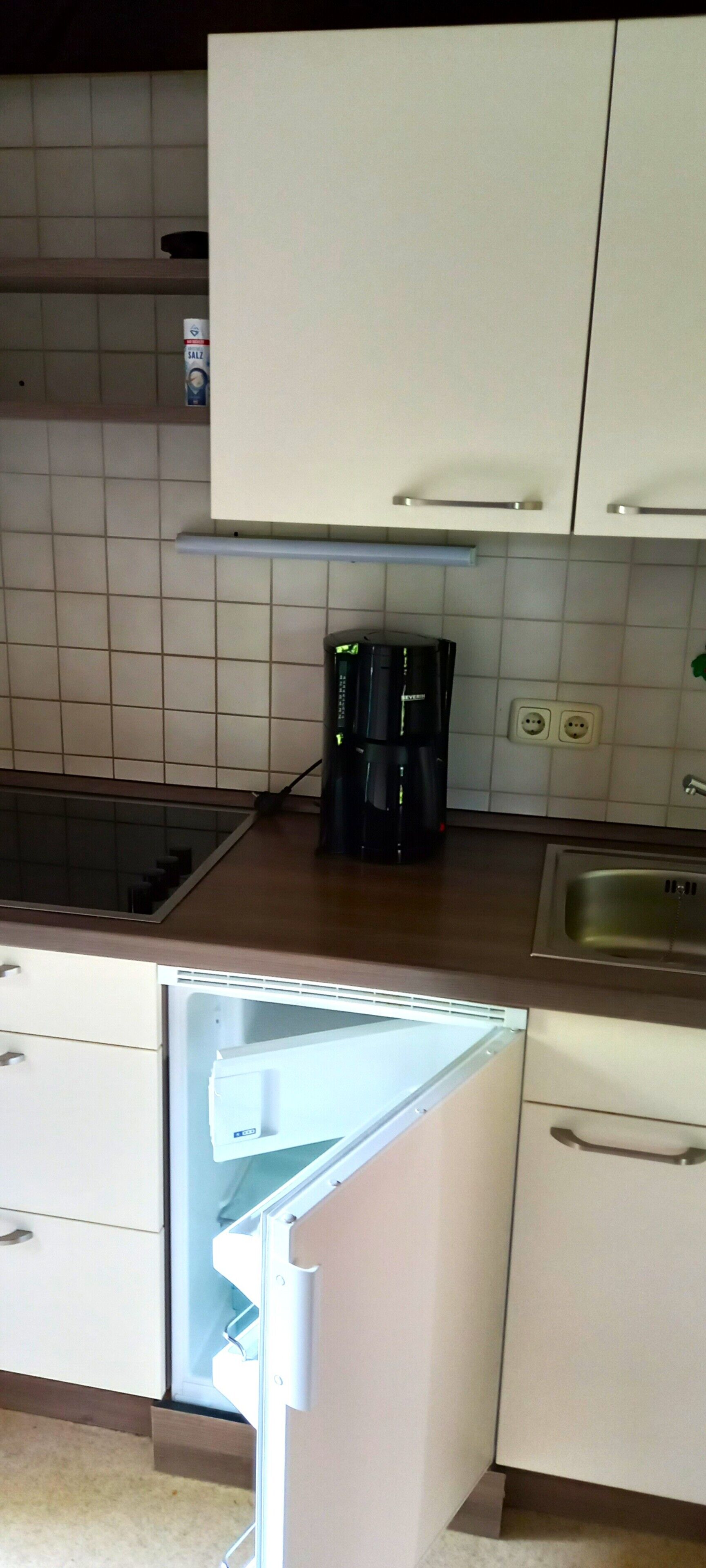 Een koelkast, een magnetron, een kookplaat