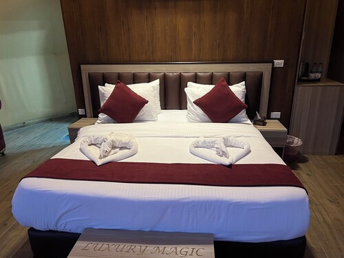 Rivan Luxury Camp… where elegant comfort meets the timeless beauty of the mounta