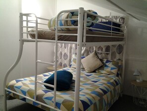 Internet, bed sheets - The Barn Alpine Holiday Home (Jacksons)