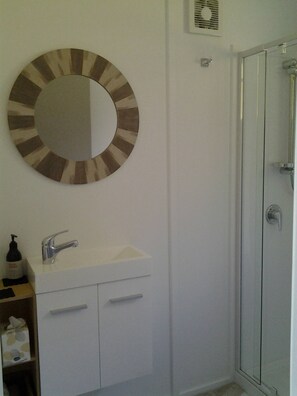 Douche, serviettes fournies