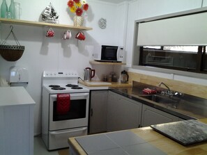 Fridge, microwave, oven, stovetop - The Barn Alpine Holiday Home (Jacksons)