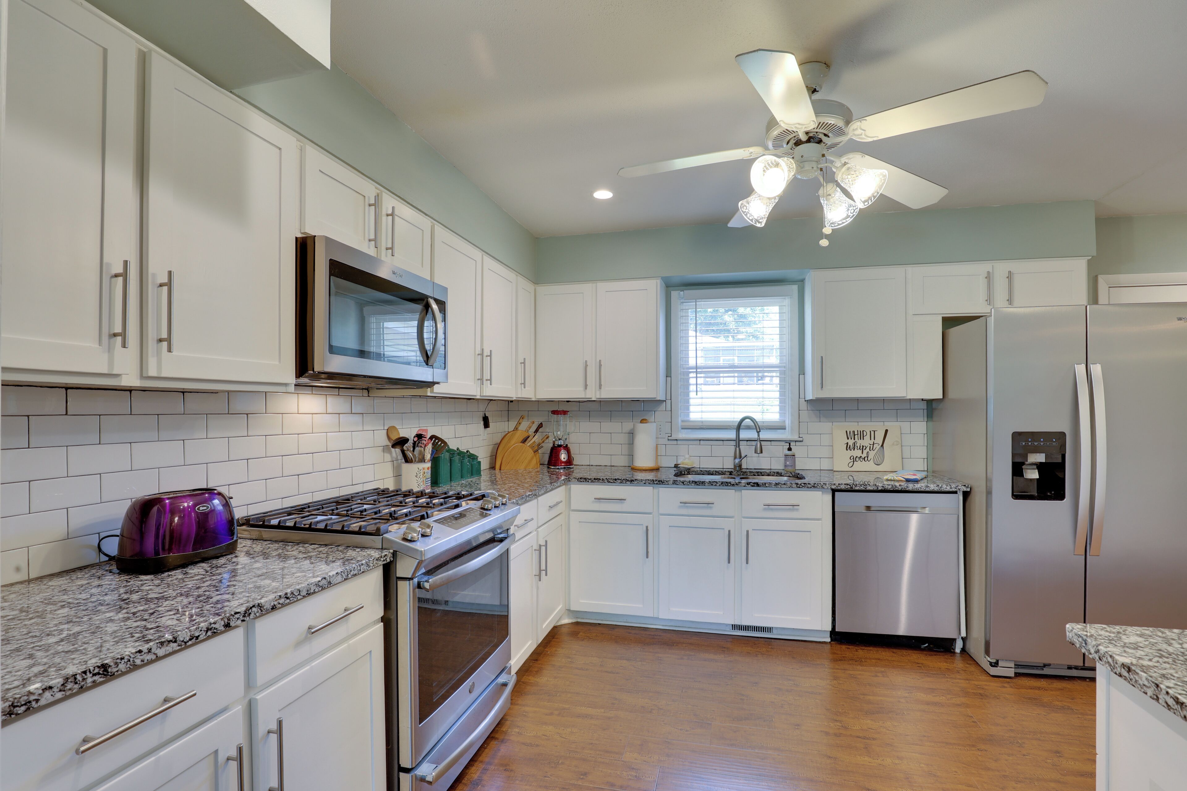 Fridge, microwave, stovetop, dishwasher