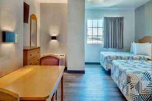 Room - Studio 6 Bakersfield_2 Full Beds | Smoki (Bakersfield)