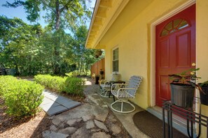 Terrace/patio - 3 Mi to FSU! Wooded Retreat Near Nature Trails (Tallahassee)
