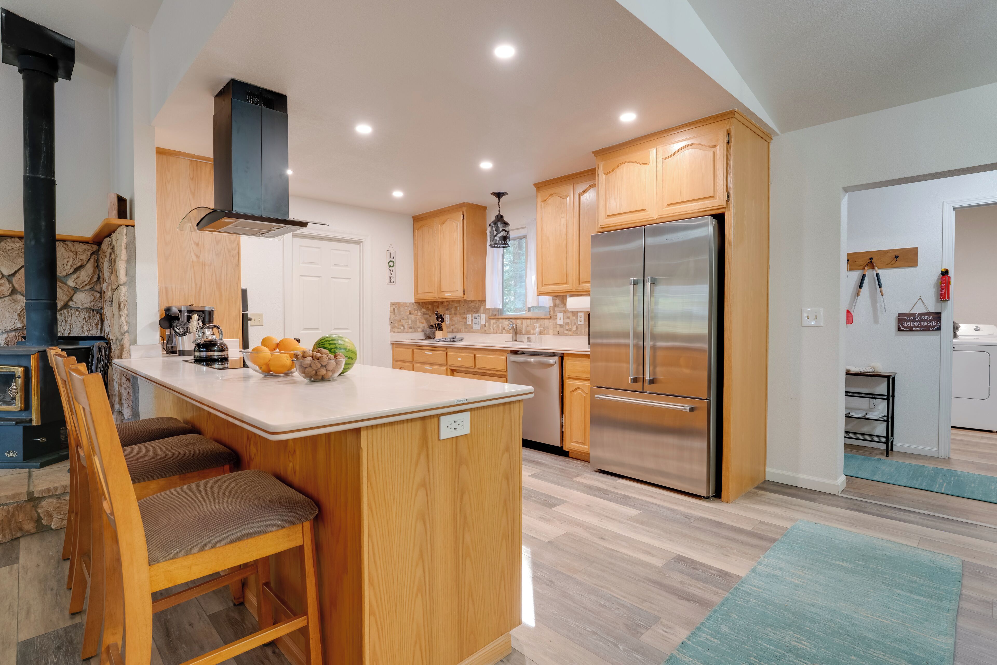 Coffee/tea maker, fridge, microwave, toaster
