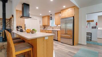 Coffee/tea maker, fridge, microwave, toaster