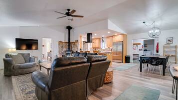 TV, fireplace, table tennis, books