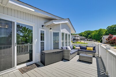 Amazing Views! Family-Friendly Badin Lake House!