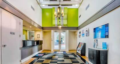 Cozy ADA 2- Bed|Pool|Free parking