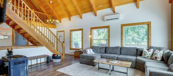 Mount Rainier Views & Hot Tub: Pet-Friendly Cabin!
