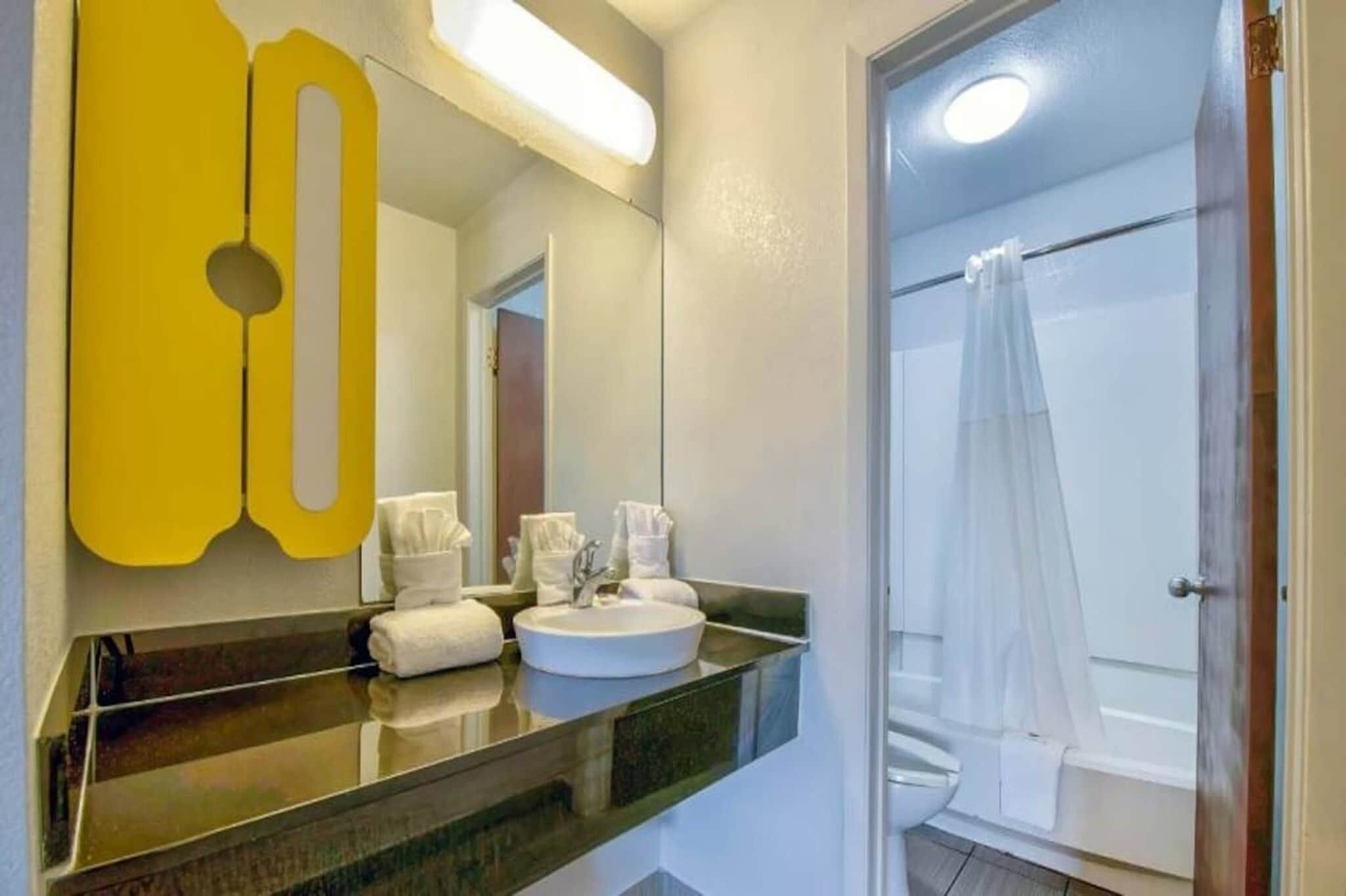Douche, serviettes fournies