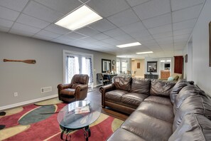 TV, fireplace, books - Spacious Group Getaway w/ Fire Pit, Yard + Deck (Cleveland)