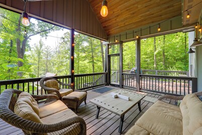 Screened Porch! Wooded Getaway in North Cove
