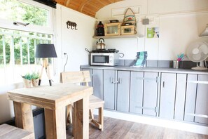 Dining - Cozy Tiny Wagon by the Marina (Naarden)