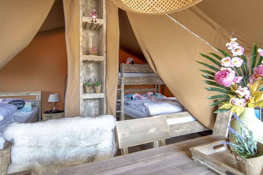 Luxury Safari Lodge Escape For 5 - Naarden