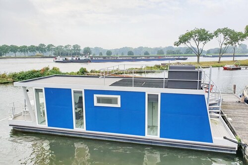 Harbour Marina Lodge for 6
