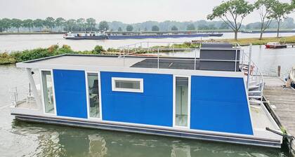 Harbour Marina Lodge for 6