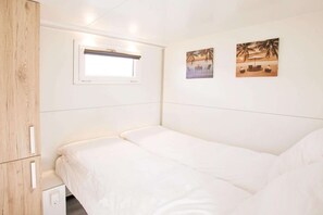 2 bedrooms