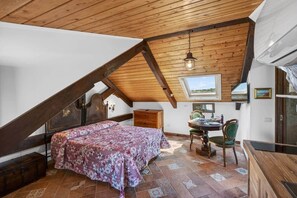 In-room safe, iron/ironing board, free WiFi, bed sheets