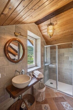 Shower, eco-friendly toiletries, hair dryer, bidet - Villa Desiderio The Belvedere (Angri)