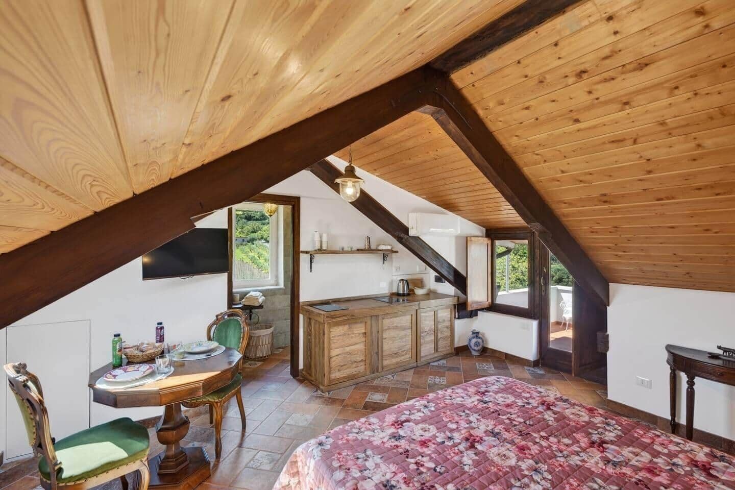 1 chambre, coffres-forts dans les chambres, fer et planche à repasser