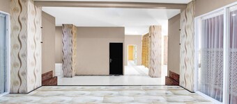 Luxury Twin Stay with Free WiFi and Parking