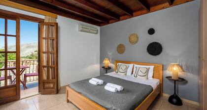 Pinotsi Room 3- Double bed