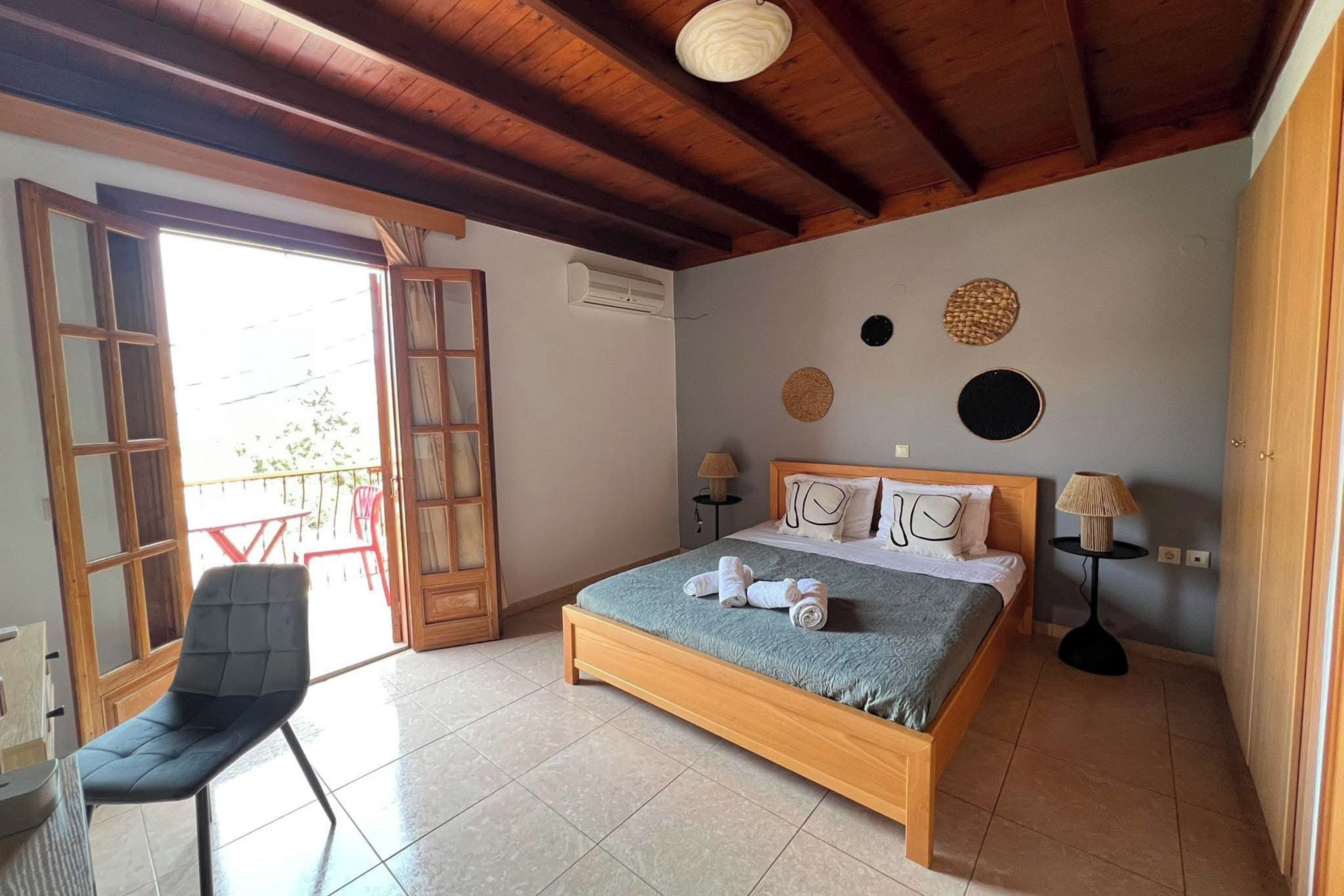 Iron/ironing board, free WiFi, bed sheets