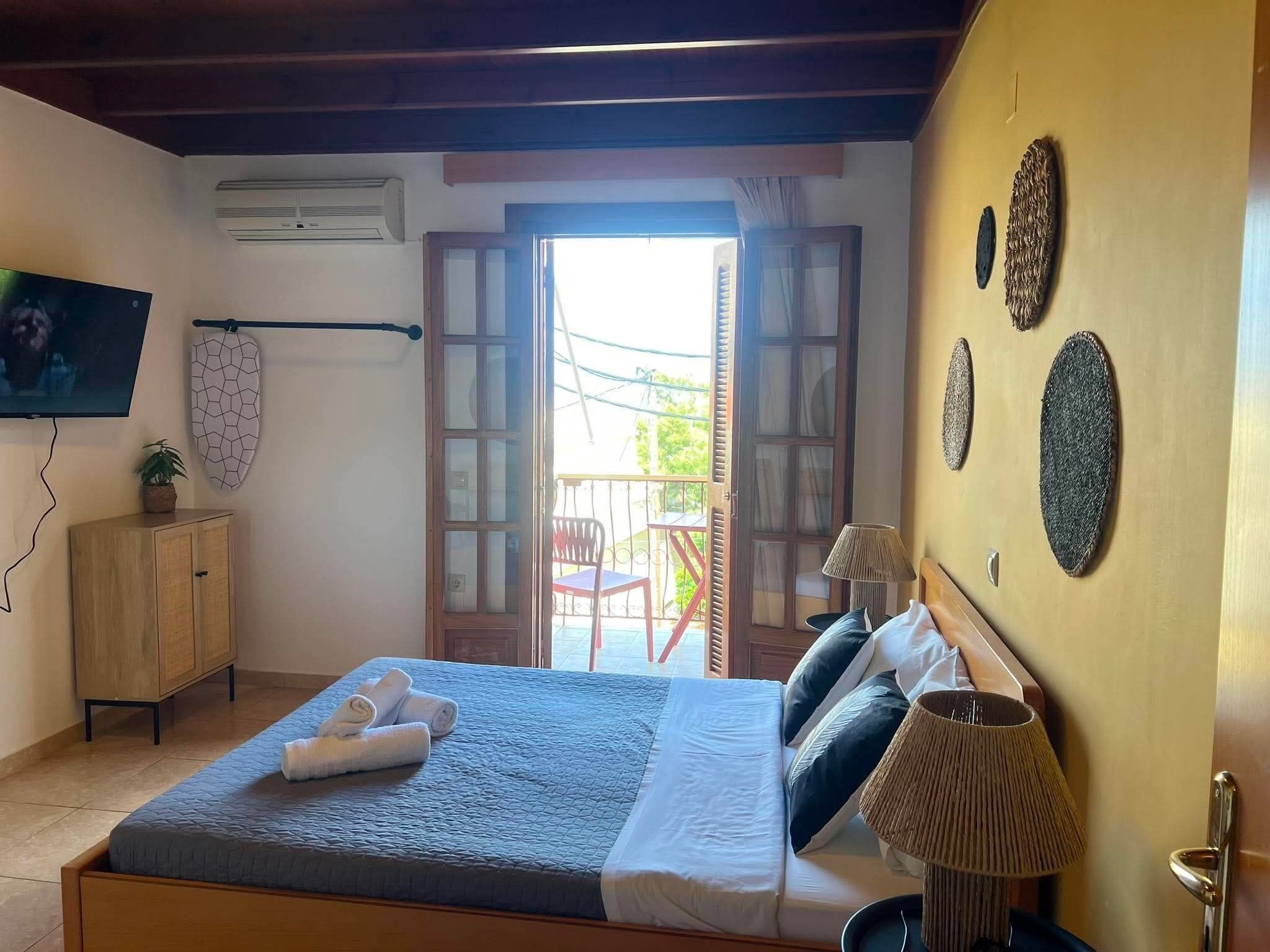 Iron/ironing board, free WiFi, bed sheets