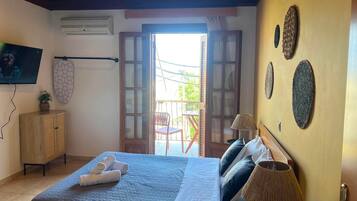 Iron/ironing board, free WiFi, bed sheets