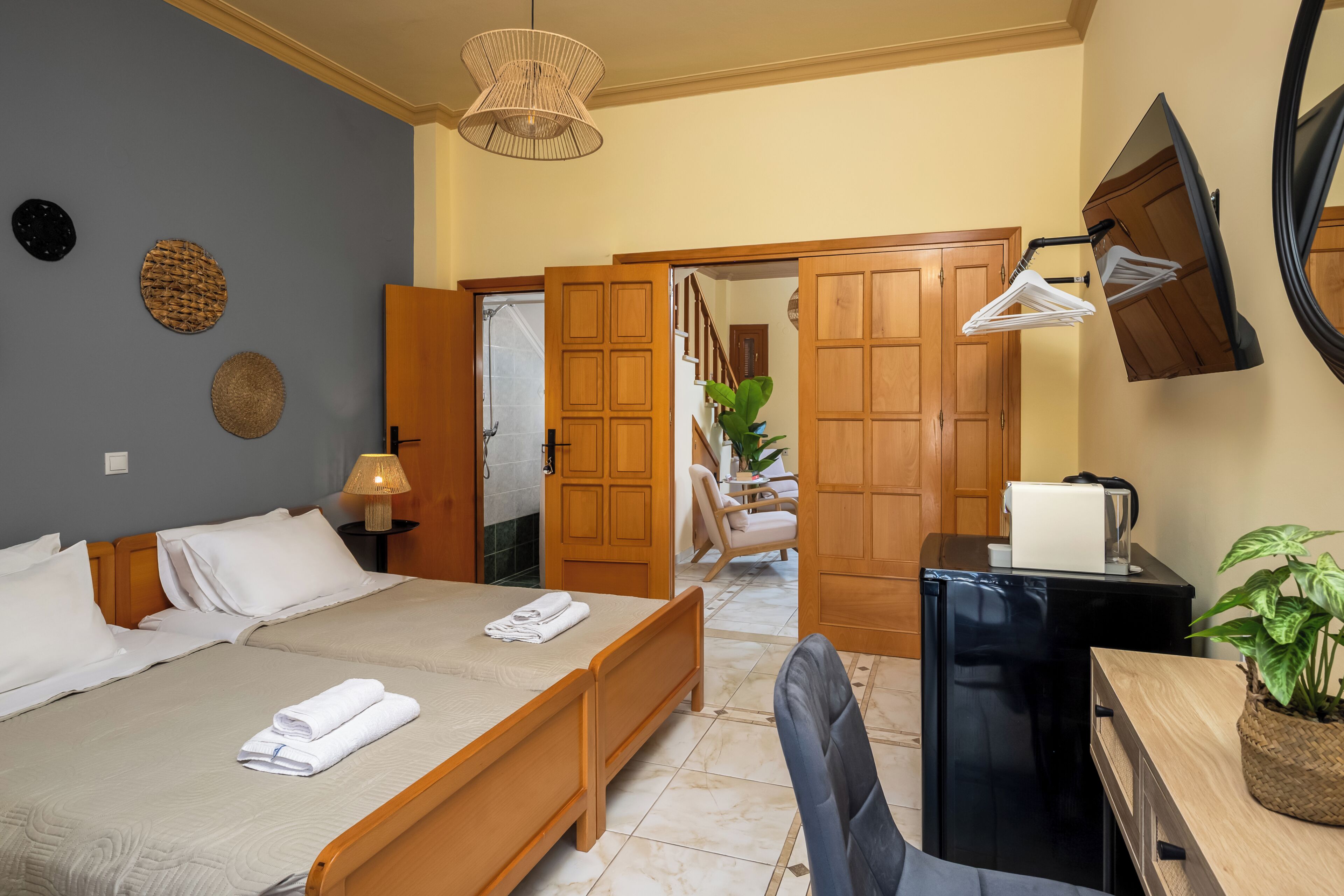 Iron/ironing board, free WiFi, bed sheets