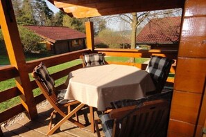 Outdoor dining - Holiday home with 2 bedrooms (Stamsried)