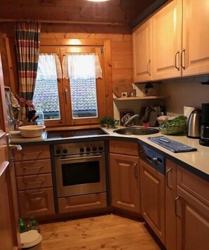Coffee/tea maker, fridge, microwave, oven - Holiday home with 2 bedrooms (Stamsried)