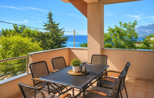 Awesome home in Rovanjska