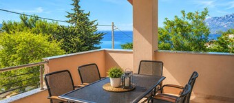 Awesome home in Rovanjska
