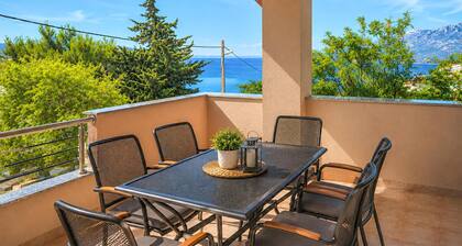Awesome home in Rovanjska