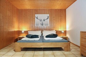 Bügeleisen/Bügelbrett, Reisekinderbett, kostenloses WLAN, Bettwäsche