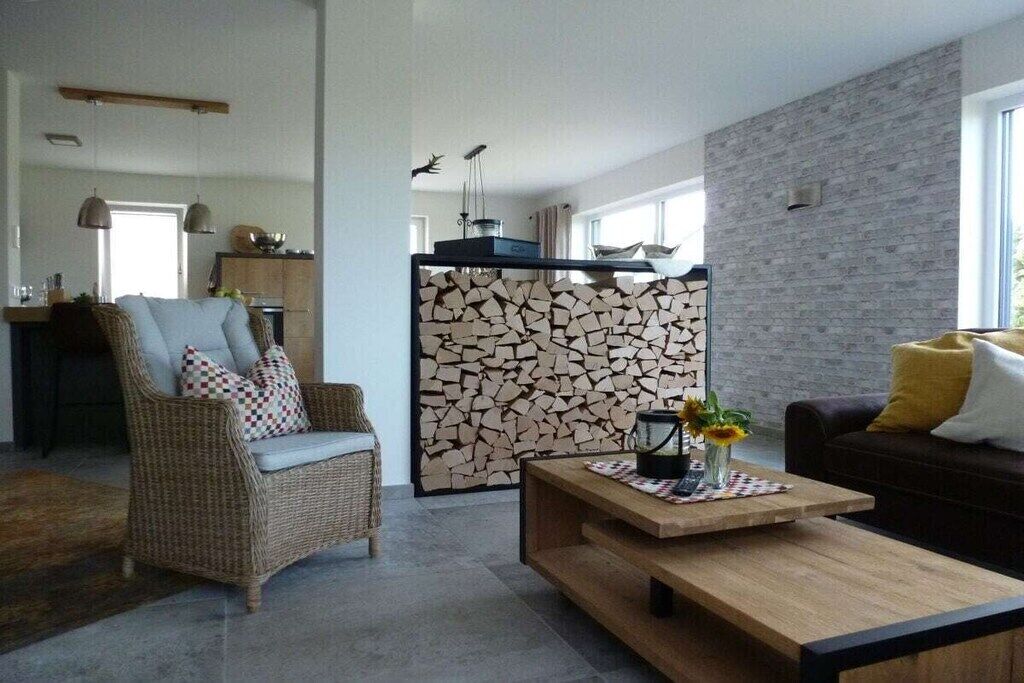Smart TV, books, stereo
