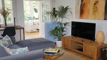 Smart-TV, Bücher, Stereoanlage