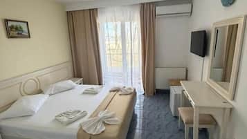 Hypo-allergenic bedding, free WiFi, bed sheets