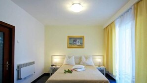 Apartment, Balcony, Sea View | Peralatan tempat tidur hipoalergenik, Wi-fi percuma, cadar katil 