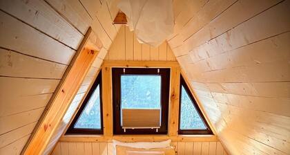 Nature Dreams-Cosy Finnish hut right by the forest | Family & dog-friendly