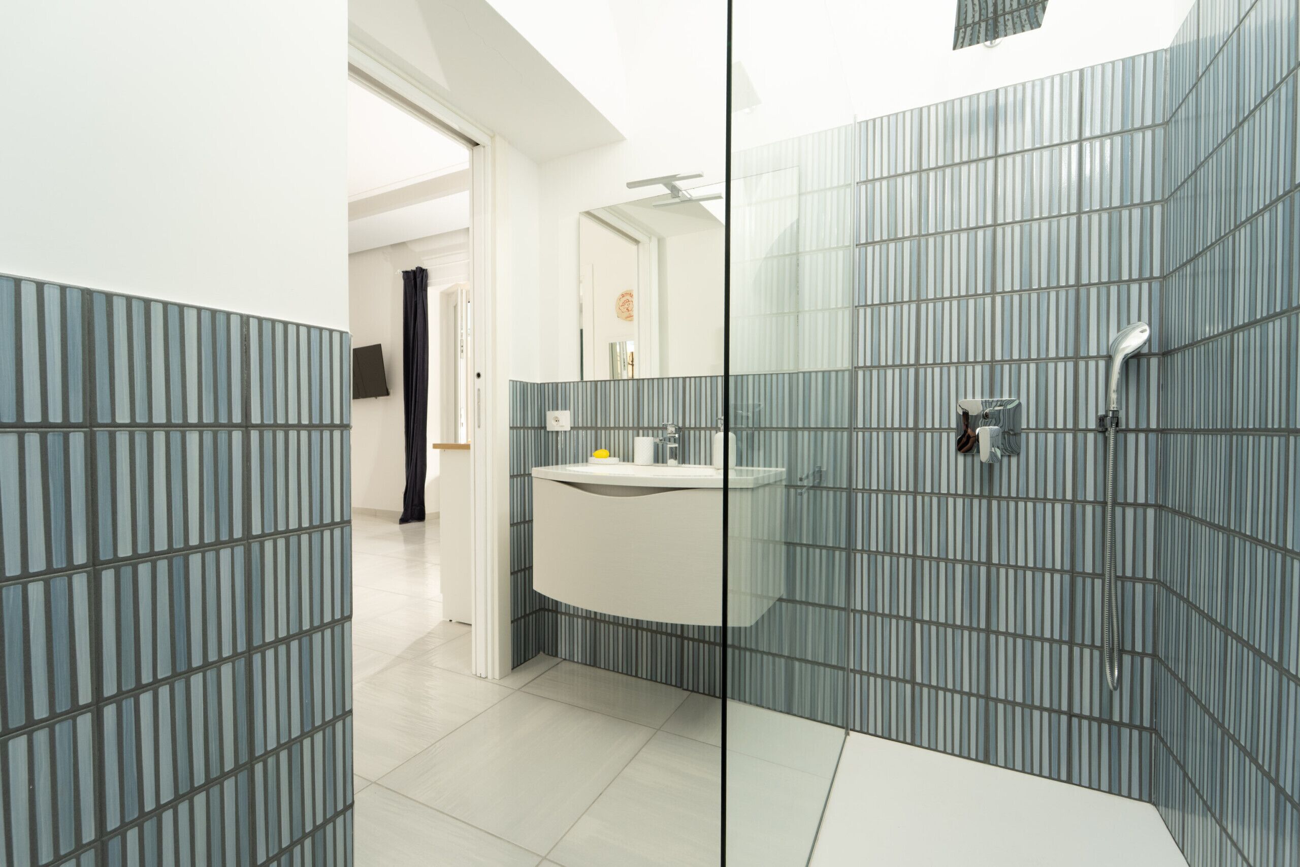 Shower, towels