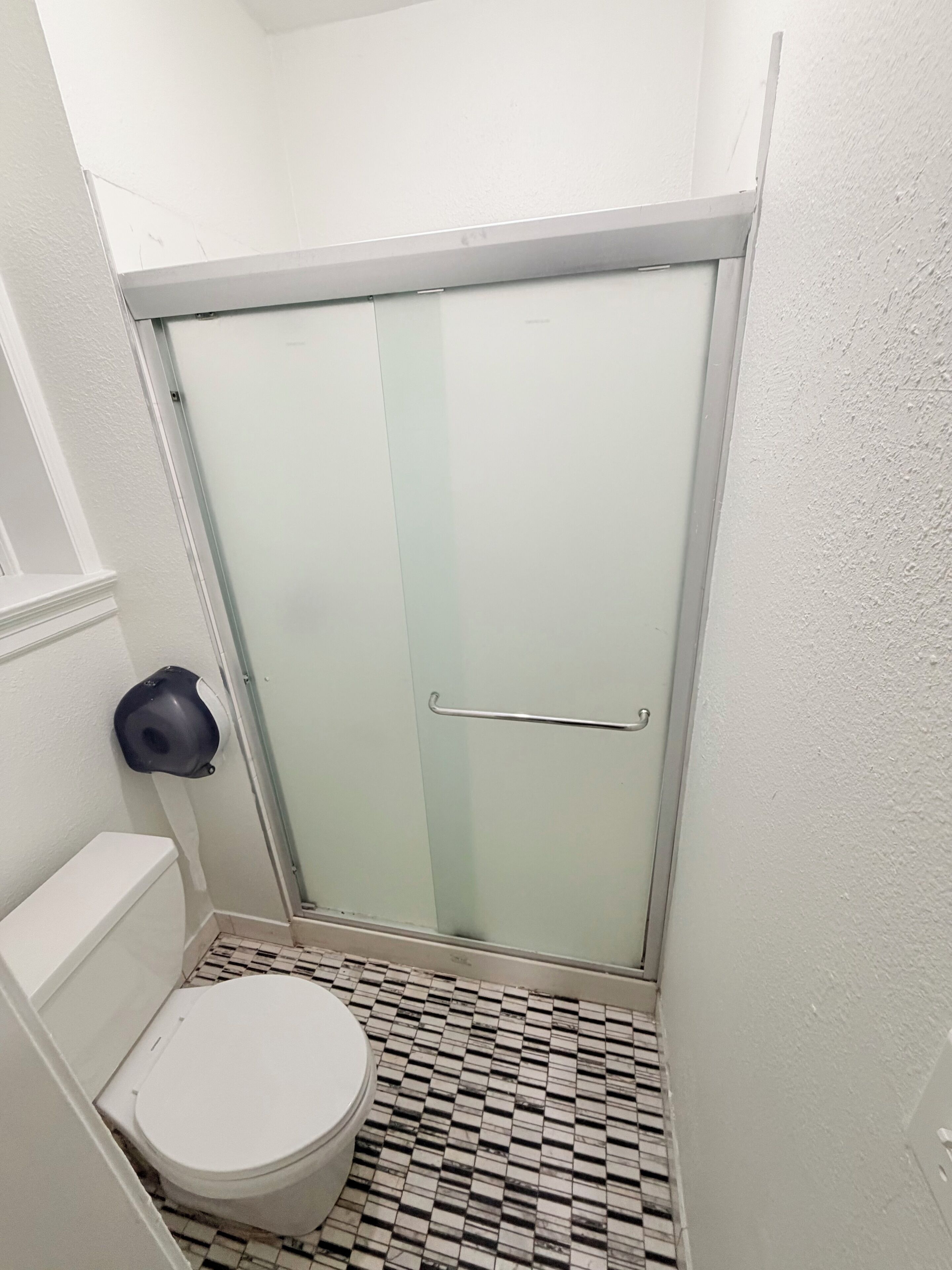Basic-Doppelzimmer, eigenes Bad | Badezimmer | Handtücher, Seife, Shampoo, Toilettenpapier