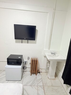 Basic Double Room, Shared Bathroom | Interior - Adrian Hotel (San Francisco)