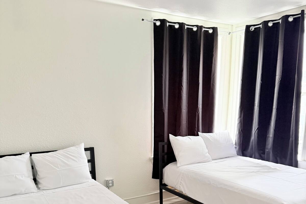 쿼드룸 (Family Room Shared Bath, 2 Queens) | 무료 WiFi