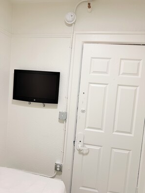 Basic Single Room | Interior - Adrian Hotel (San Francisco)