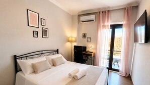 A hotel room with a bed, desk, chair, and a TV. - Nikolas Seaview Chania (Chania)