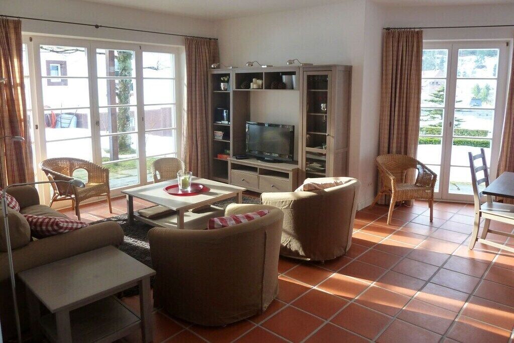 Smart-TV, Kamin, DVD-Player, Bücher