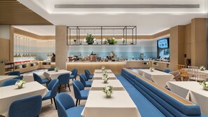 Café da manhã com buffet grátis todos os dias
